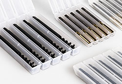 Envases de plástico para herramientas de roscado Una selección de envases de plástico para herramientas de roscado.